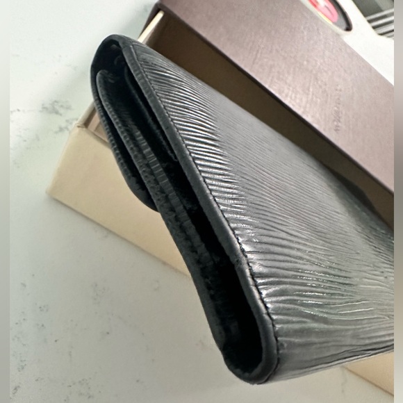 🍁Louis Vuitton vintage wallet epi leather good condition authentic - Picture 4 of 16
